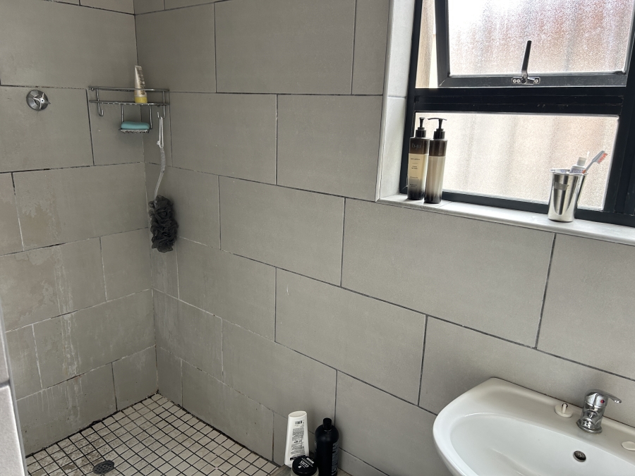 4 Bedroom Property for Sale in Kingston Western Cape
